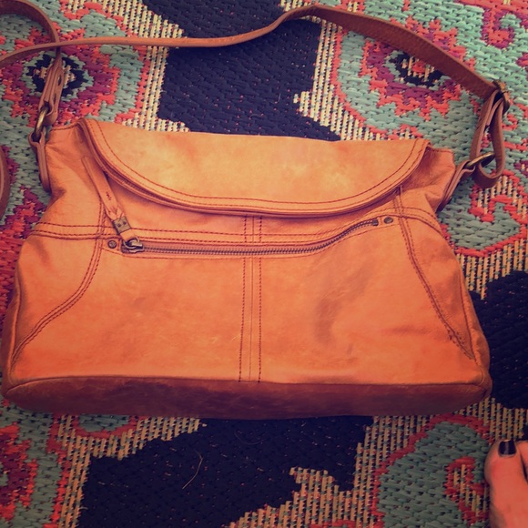 Cross body - Picture 2 of 7